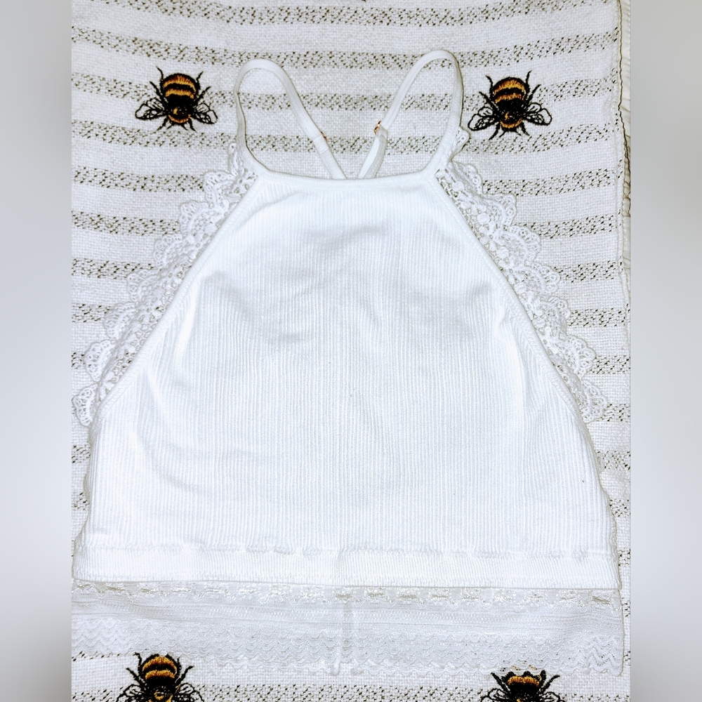 Junior Women's Size XS White Lace Cropped Cami style top . EUC No Flaws